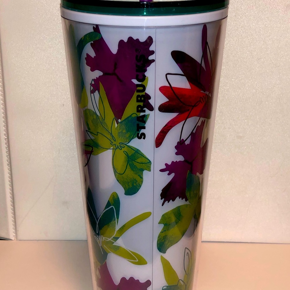 2022 Starbucks New Release Flower Acríllic Tumbler Cold Cup 24 OZ